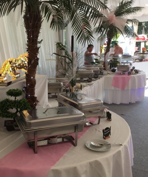 Buffet-Tisch mit Kellnern zum Servieren Flasch City Restaurant Events & Hochzeit Location in St. Lorenzen im Murztal, Stmk Bruck/Mur & Mürzzuschlag S6 St Marein Ausfahrt