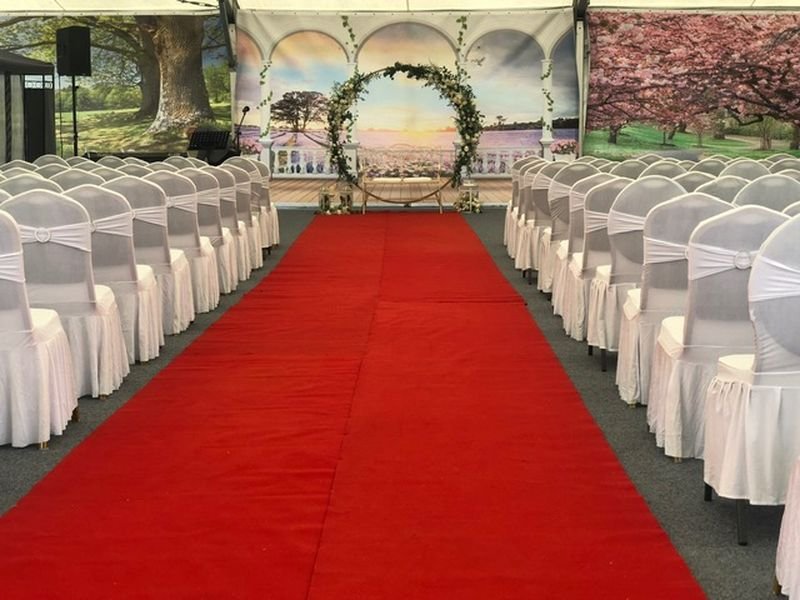 Karibische Tischdeko mit Sicht nach draußen Flasch City Restaurant Events & Hochzeit Location in St. Lorenzen im Murztal, Stmk Bruck/Mur & Mürzzuschlag S6 St Marein Ausfahrt
